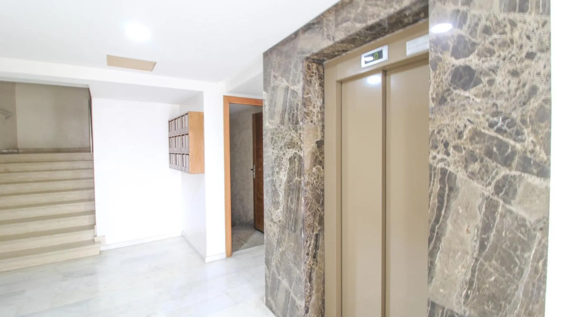 Appartement Neuf Climatise Avec Balcon A Maarif Anfa Касабланка 0*,